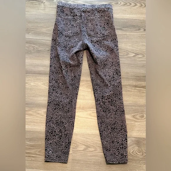 Spanx Ankle Jean-ish Leggings Desert Dot Gray Animal Print Women’s size Small - Picture 5 of 10